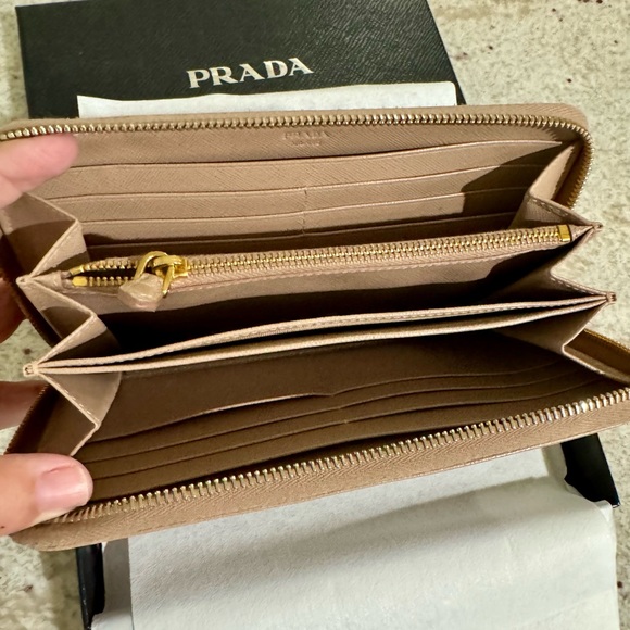 Prada saffiano leather wallet - Picture 7 of 10